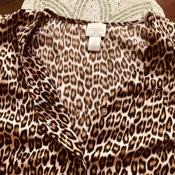 💙 Chico’s 🐆 Leopard cold shoulder long sleeve💙 - Picture 5 of 8